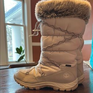 Cozy Beige Winter Boots with Faux Fur Trim